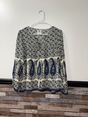 Wild Blue by Sadie Robertson Long-Sleeve  Blouse Size Medium